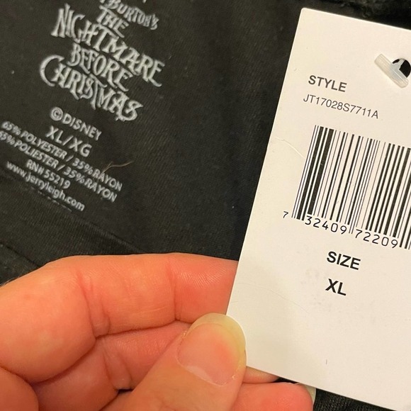Tim Burton The Nightmare Before Christmas Tee NWT - Picture 5 of 6